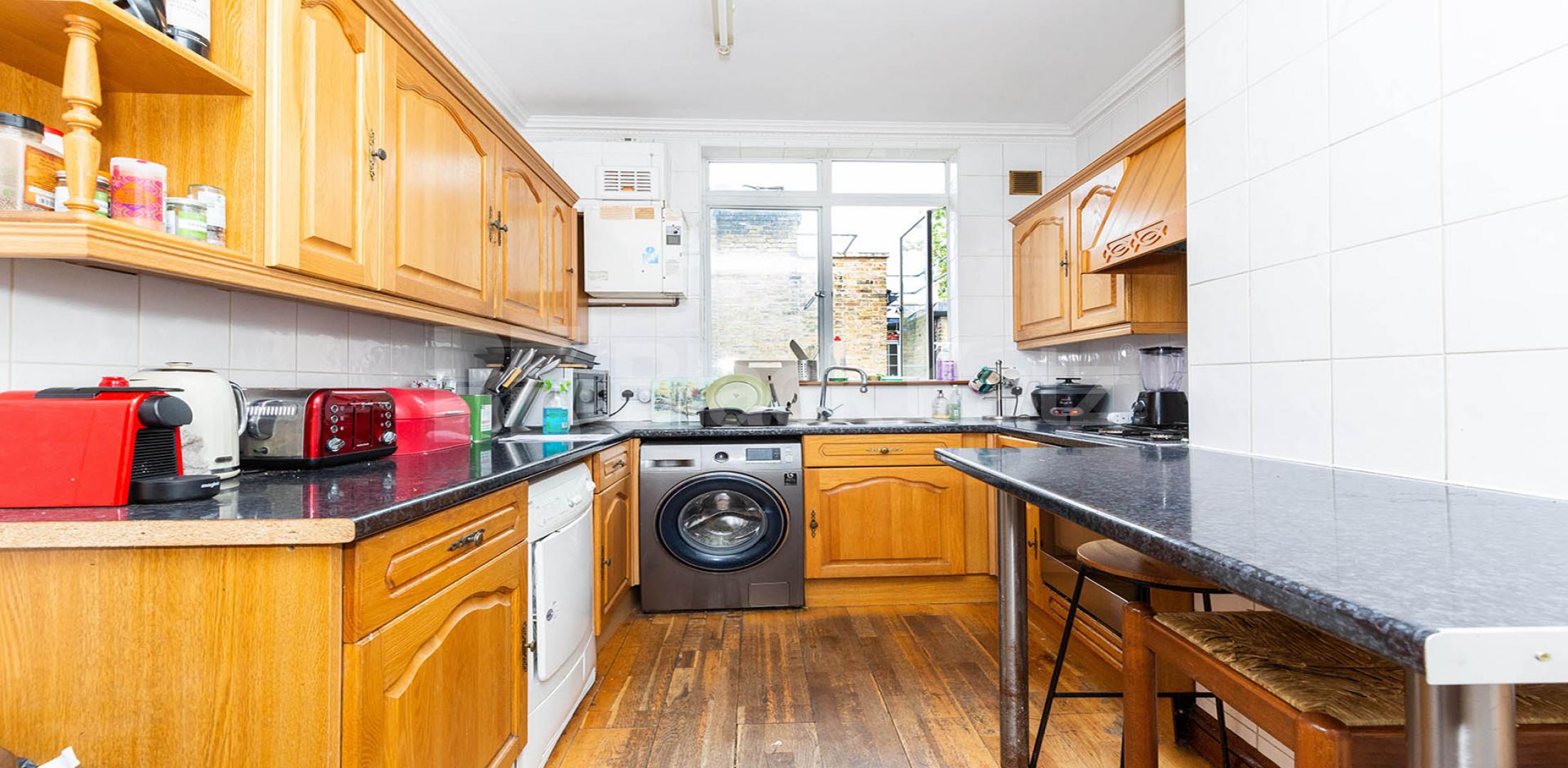 Beautiful three double bedroom flat Cranleigh Street, Camden